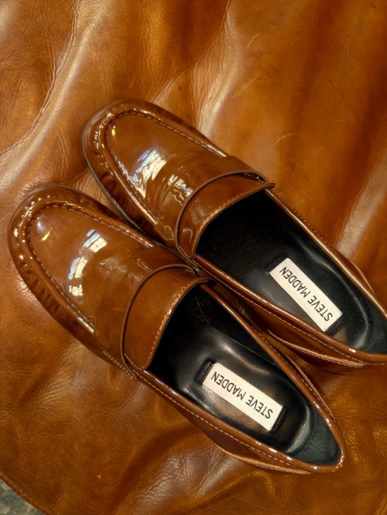 Steve Madden - Women’s 8.5 Patent Leather Block Heel Loafers - Picture 5 of 7